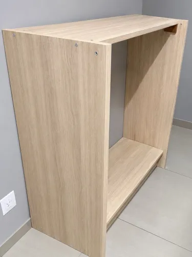 Armário aberto e funcional