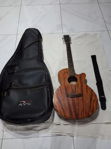 Violão cort . Acompanha bag de couro alça encordoamento novos