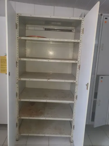 Estante de ferro 