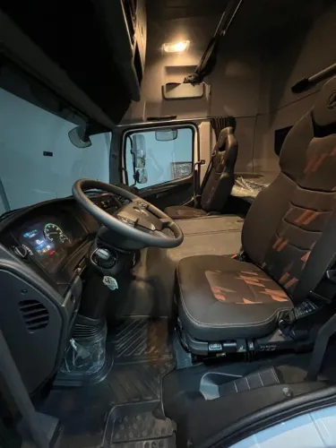 Caminhão mercedes artego 2433