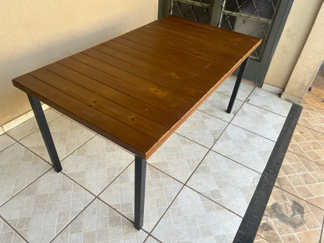 Mesa de madeira 1.60m para 6 lugares