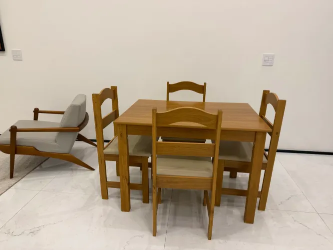 Mesa de quatro lugares 