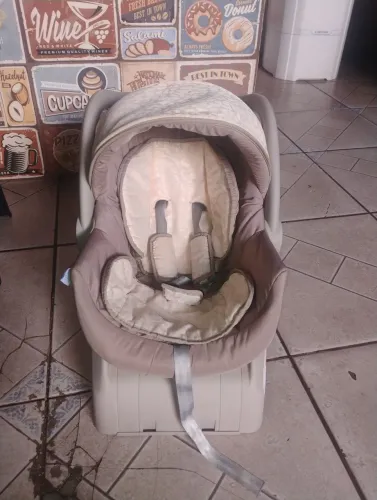 Bebê conforto com suporte completo