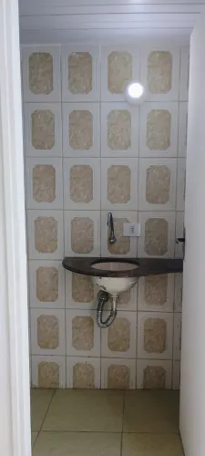 Locação casa 2 dormitórios centro Louveira