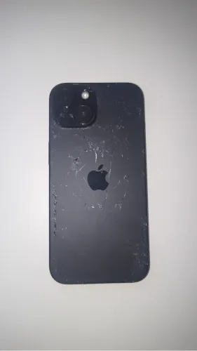 iPhone 15 (com carregador e capinha)