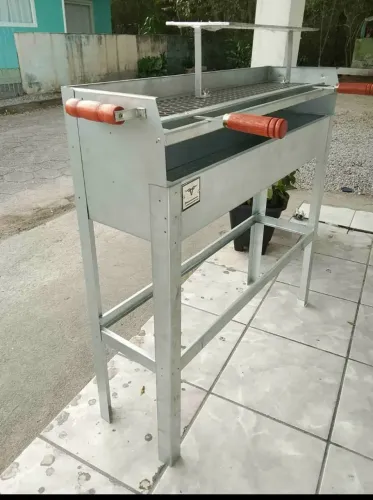 Churrasqueira profissional para espetinhos , 90 X 26 x 90cm Altura, NOVA