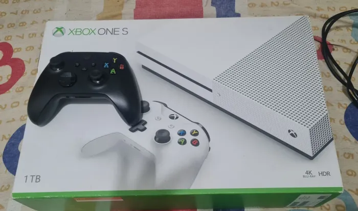 XBOX ONE S 1TB 4K BLU-RAY HDR