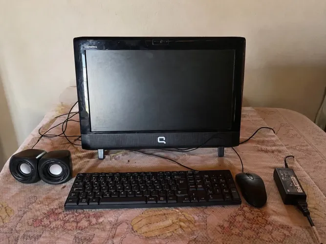 Computador All in One Compaq Presario CQ1-1320BR - Funcionando