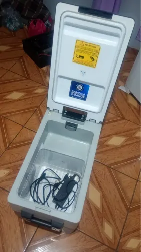  Geladeira da marca resfriar com capacidade de 31 litros 