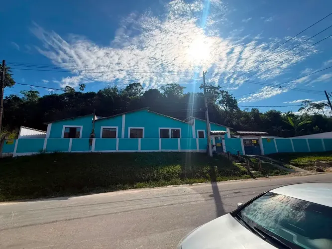Imóvel para venda possui 4660 metros quadrados com 4 quartos em Vale das Pedrinhas - Guapi