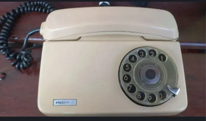Telefone de disco Ericsson Telefone de mesa tijolinho orelhão enfeite decoração cenário