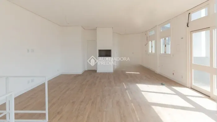 Duplex para venda tem 216 metros quadrados com 3 quartos em Boa Vista - Porto Alegre - RS