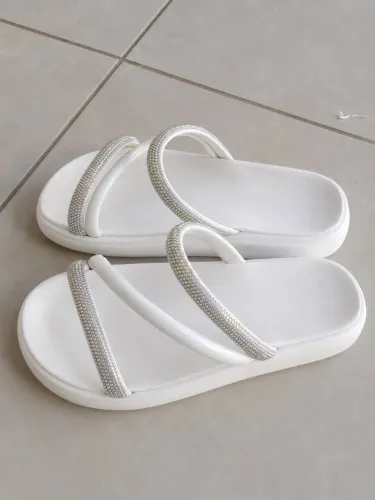 Chinelo/Sandália Branca Feminina com Strass Tam.