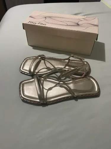 Chinelo Tau Tau