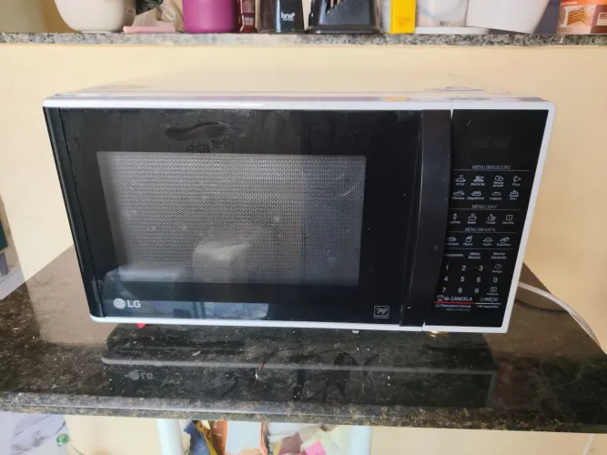 micro-ondas LG MS3091BCA (30 Litros, Branco, Solo EasyClean)