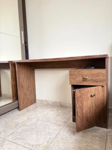 Vendo ou troco Mesa de Escritório / escrivaninha