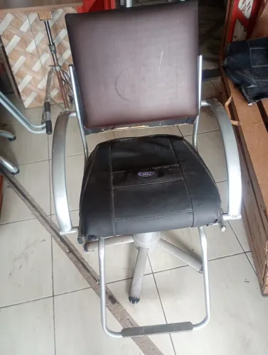 Cadeira hidráulica sem encosto de cabeça 