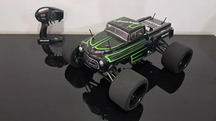 Traxxas Revo Elétrica, Transformada com Combo de 4S, Carro Novissimo, Oportunidade!