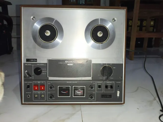 Gravador Sony antigo para decoração e restauração