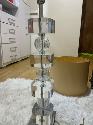 Abajur de Mesa Grande em Acrílico Cristal e Vidro - Design Moderno