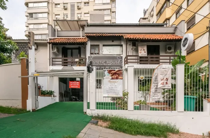 Casa comercial para alugar no bairro Bela Vista com 6 dormitórios ( 2 suítes )