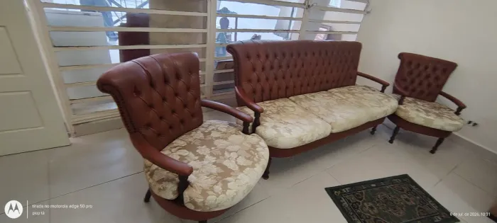 Conjunto de poltrona e sofá capitone