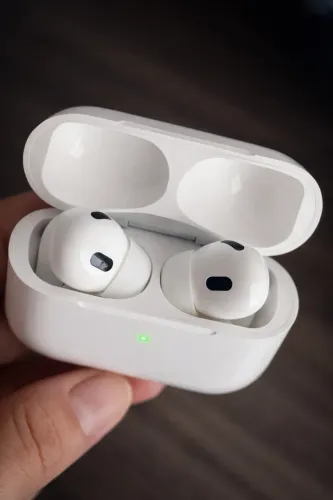 Fones de ouvido sem fio Premium com estojo recarregável - Novo e lacrado