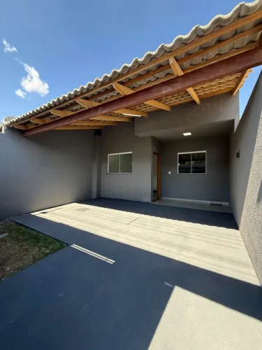 CASA DISPONÍVEL