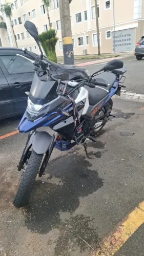 Vendo Dafra NH 190 2021/2022, azul e branca, em excelente estado de conservação.