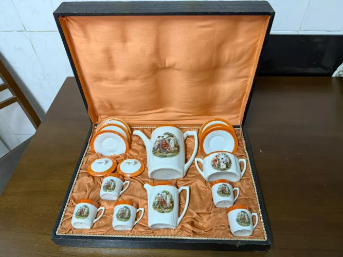 Antigo jogo de café em porcelana