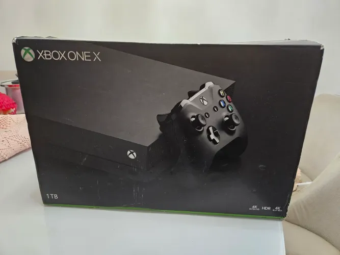 Xbox One X 4k 1T, 4 controles (completo e todo original)