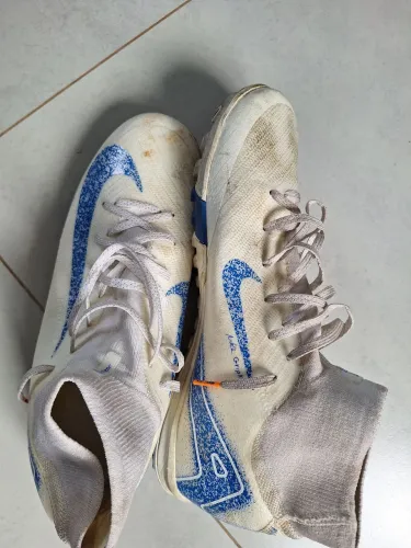 Vende se 2 chuteiras em excelente estado de conservação * 