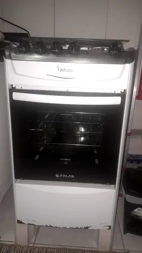 Vende se geladeira Electrolux gelo seco, fogão adaptado pra gás encanado e cama box casal.