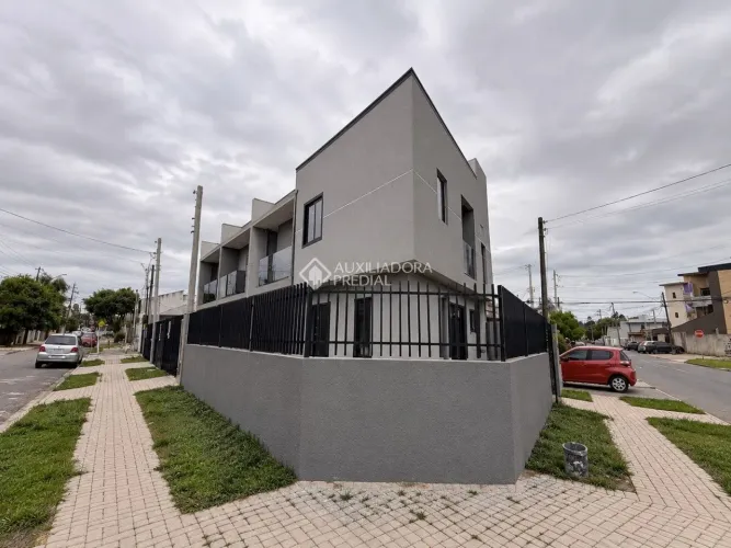 Sobrado novo com 02 quartos no bairro Tatuquara