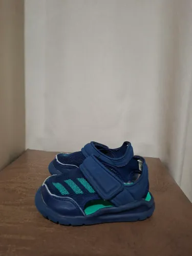 Sandália infantil Adidas tamanho 20 azul com verde