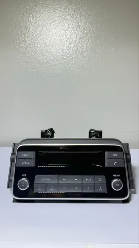 Rádio Som Original Nissan March / Versa - Bluetooth e USB - Estado de Novo