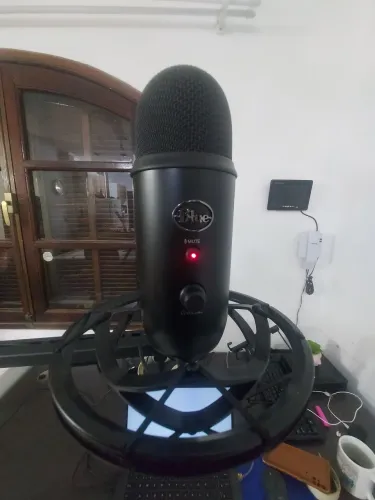 Microfone blueyeti caster impecável