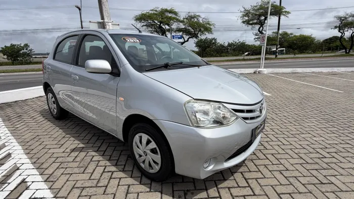 Toyota Etios XS 1.3 Flex 16V 5P Mec. 2013