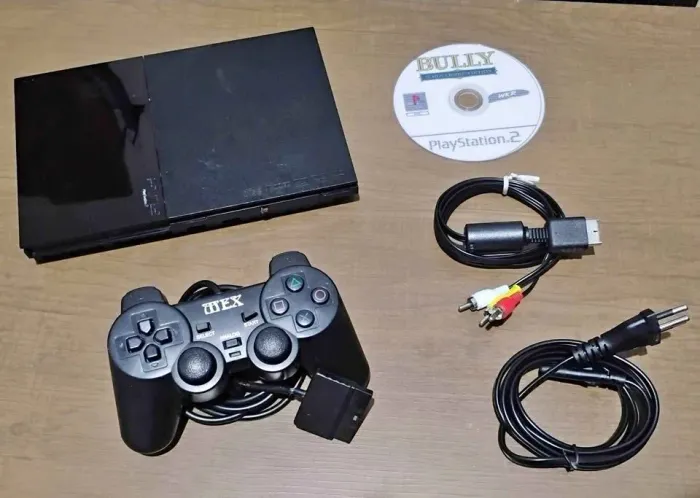 ? PlayStation 2 Slim Desbloqueado - R$ 330