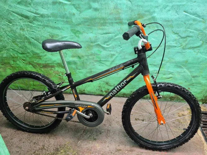 Bicicleta aro 20, reforçada, semi nova.