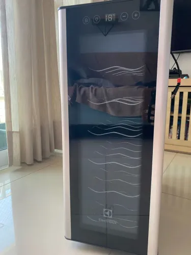 ADEGA ELECTROLUX 12 GARRAFAS