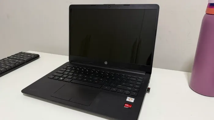 Notebook HP + Teclado Logitech