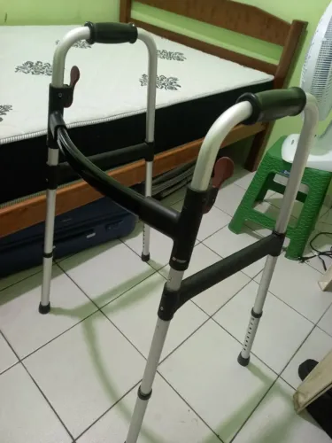 ANDADOR PARA IDOSO DOBRÁVEL