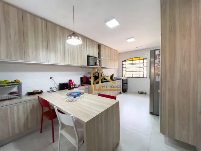 Casa com 4 quartos 2 suítes à venda, 215 m² por R$ 1.150.000 - Golfe - Teresópolis/RJ