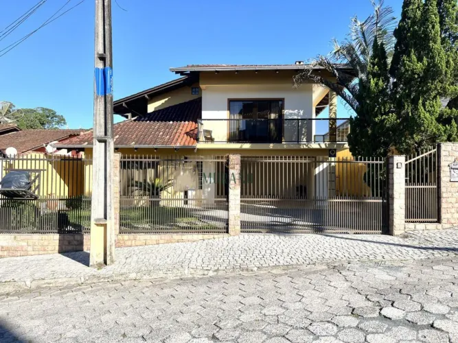 Sobrado com 4 dormitórios à venda, 348m² por R$ 1.380.000,00 - Costa e Silva - Joinville/S