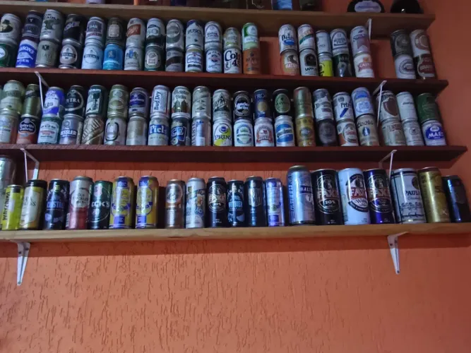 Coleção de latas cerveja (210)