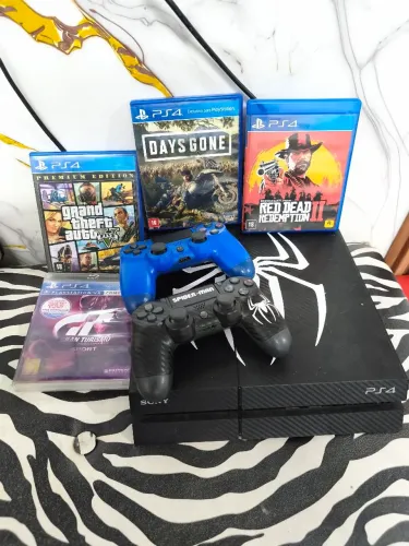 Playstation 4 FAT 500gb , acompanha 2 controles e 3 jogos inclusos .