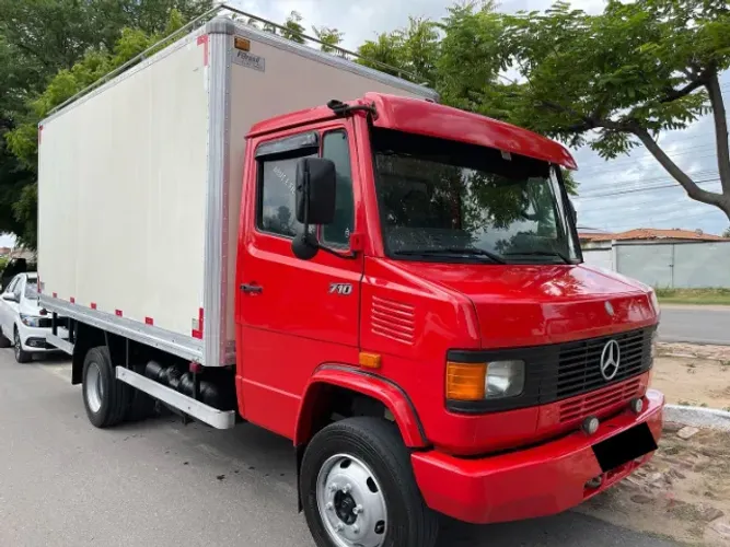 Mercedes 710 plus bau 2012