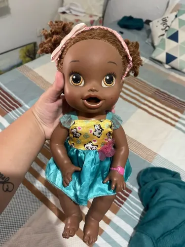 Vendo duas bonecas, ambas vai com roupa e acessórios original