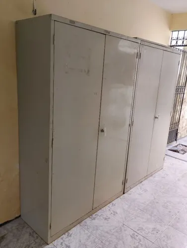 Armário em aço bom estado conservado duas unidades 1200.